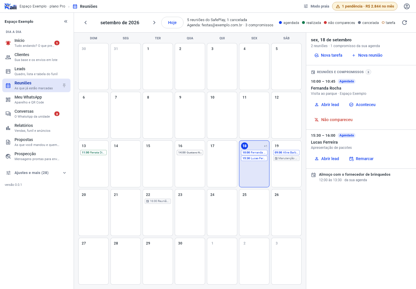 Reuniões do mês: as marcadas pelo sistema coloridas e os compromissos da agenda do Google em cinza, com o painel do dia escolhido à direita