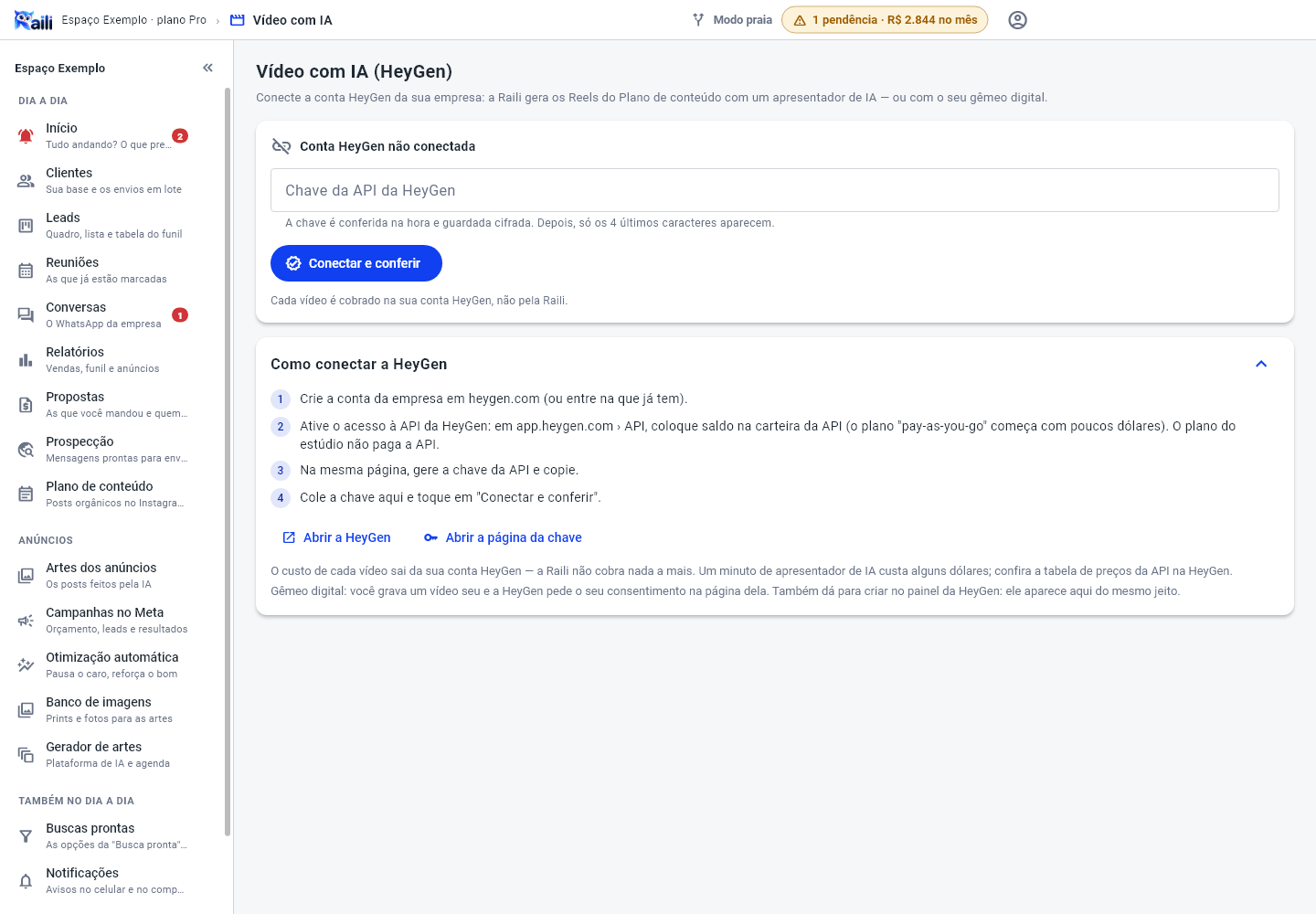 Tela Vídeo com IA (HeyGen) com a conta não conectada, o campo Chave da API da HeyGen, o botão Conectar e conferir e o guia Como conectar a HeyGen aberto, com os quatro passos e os botões Abrir a HeyGen e Abrir a página da chave